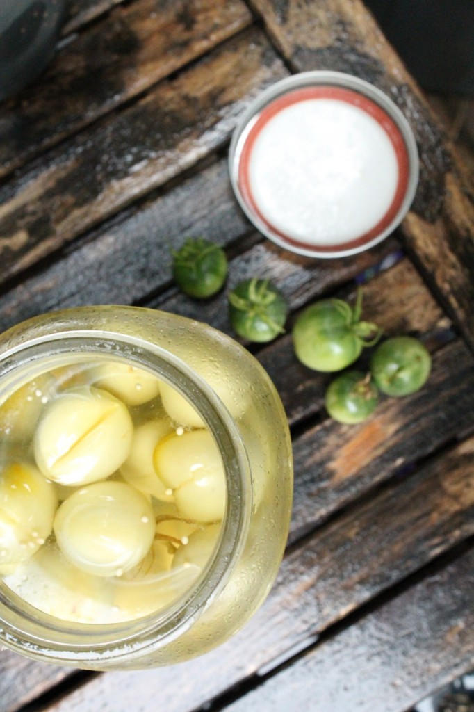Green and yellow tomato pickles